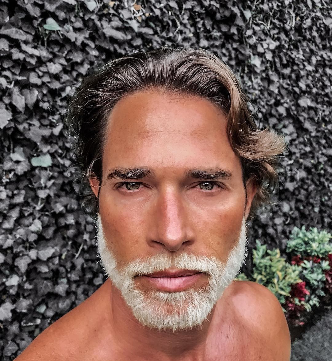 Fue en su cuenta de Instagram donde escribió: “Lamento romperles la ilusión... Soy Santa Claus 🎅 HoHoHoooo! Díganme que quieren para Navidad. Haré mi mejor esfuerzo para cumplirles sus deseos. #cuandonotienesnadaquehacer