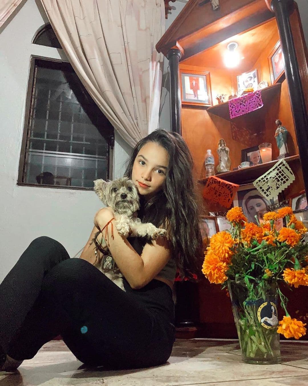 “Qué belleza”, “El gen Gaytán a todo lo que da”, “Eres el vivo retrato de Biby”, “Idéntica a Biby”, “No podrías ser más bonita”, “Estás divina”, “Wow, qué hermosa”, “Karla qué guapa eres”, son algunos de los piropos que recibió.