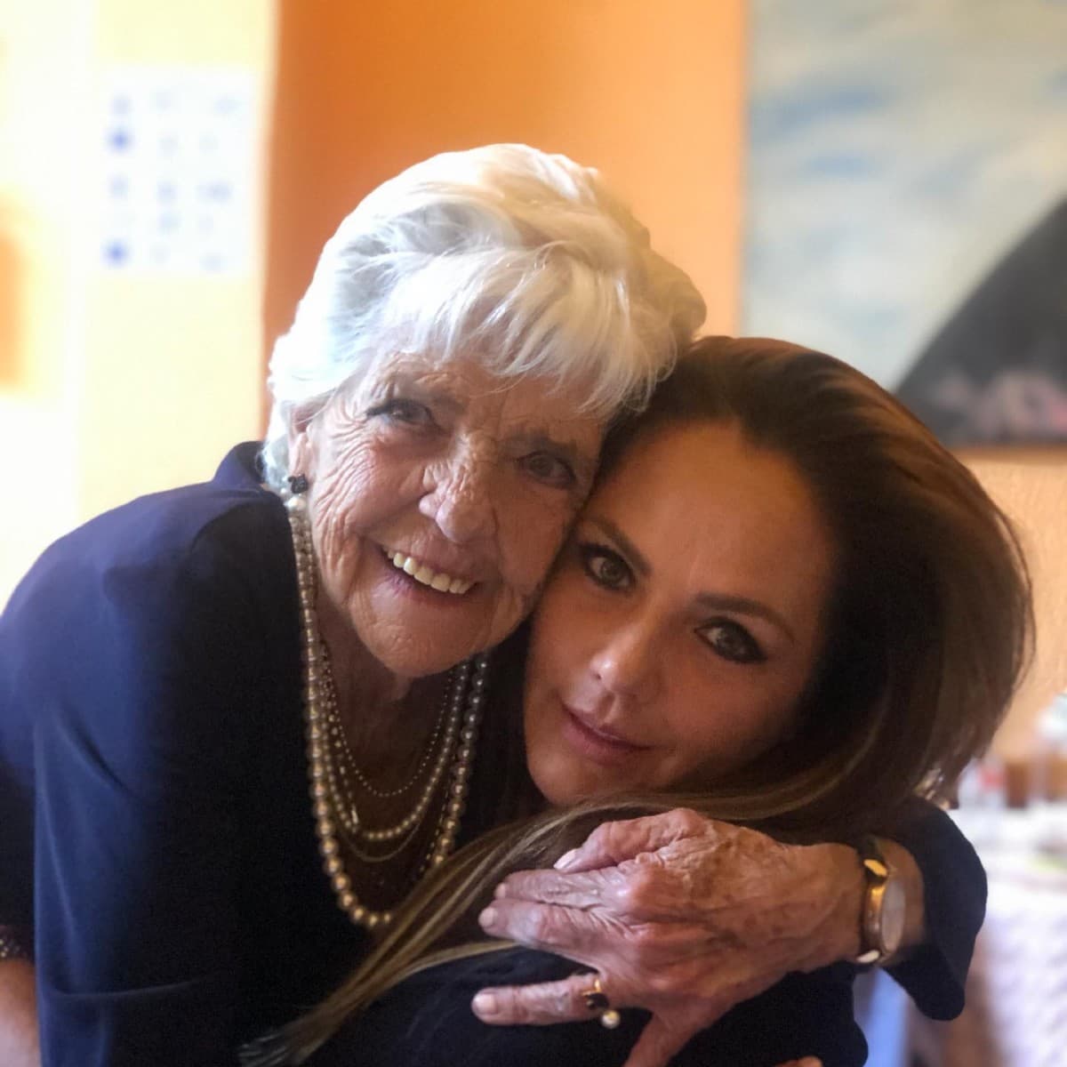 'Corona de Lágrimas' y 'Si nos dejan' son sus más recientes telenovelas.