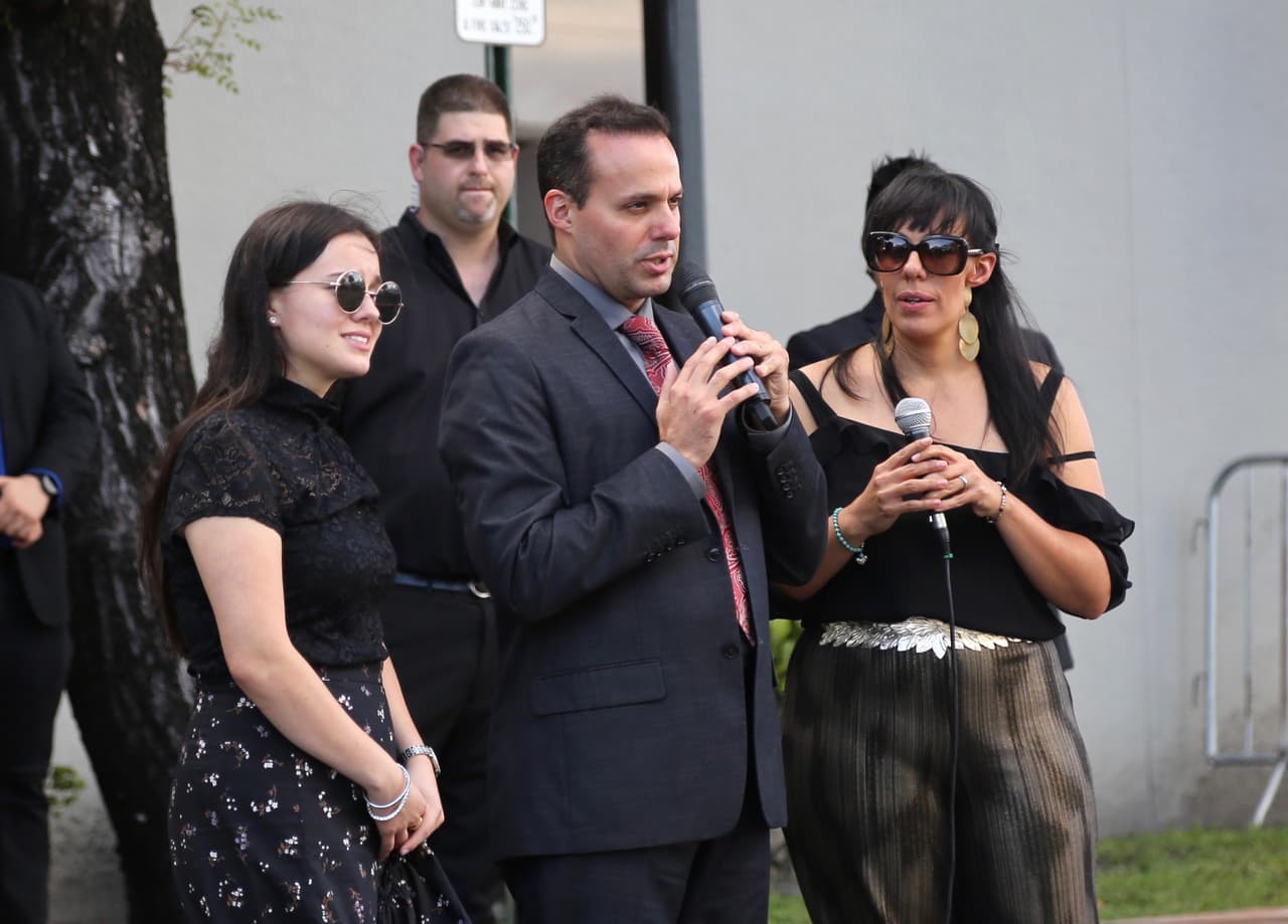 Sarita Sosa manda mensaje a sus hermanos y explica su ausencia en el homenaje de su padre en México