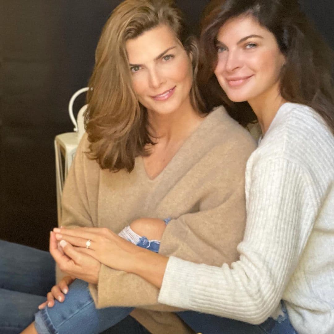 Montserrat Oliver y su novia Yaya Kosikova anunciaron la noche del 21 de enero su compromiso en redes sociales, donde además de publicar emotivas fotos, precisaron: “¡Tenemos buenas noticias para compartir con todos ustedes! ¡Nos comprometimos!”.