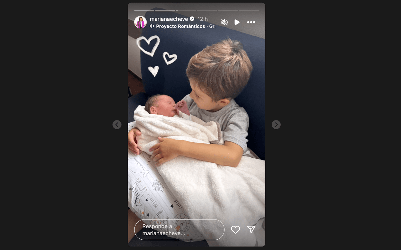 Mariana Echeverría muestra el primer encuentro entre su hijo mayor y su bebé recién nacido