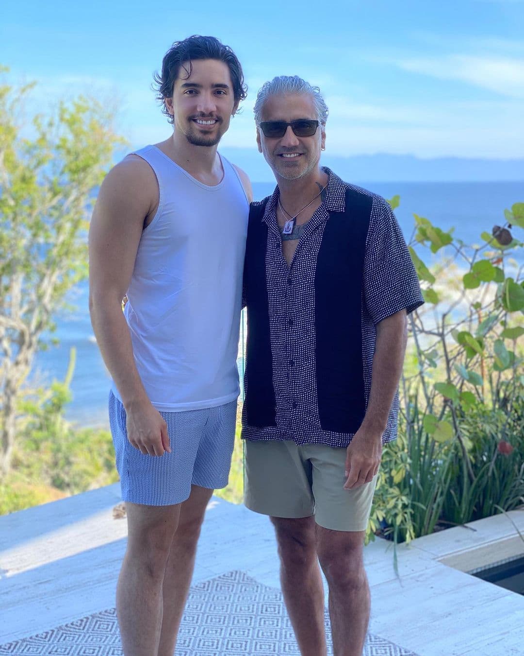 Alejandro Fernández se conmueve hasta las lágrimas al escuchar cantar a su hijo