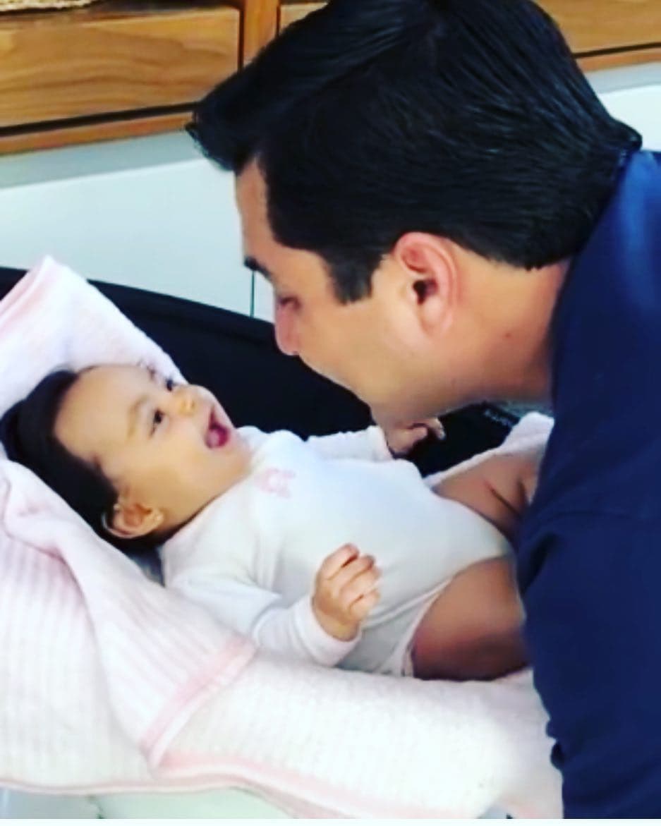 Y desde entonces, Julión no deja de compartir sus mejores momentos junto a su pequeña.