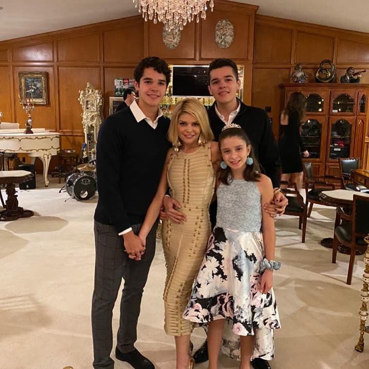 Roberto y Eduardo son fruto del matrimonio que Itatí Cantoral y Eduardo Santamarina sostuvieron de 1999 a 2004.