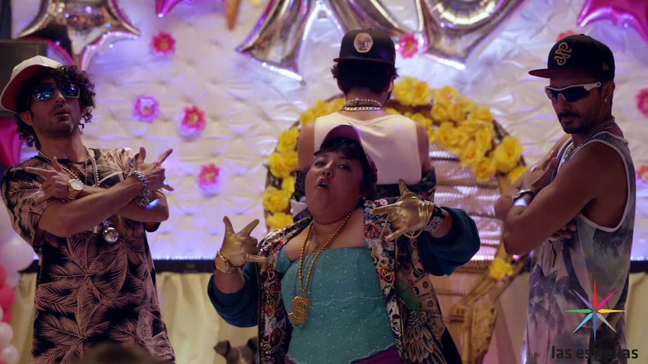 Logró mayor impacto al bailar y antar reggaetón con todo y su outfit.
