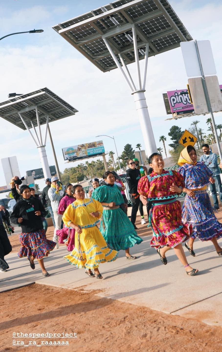 Mujeres rarámuri corriendo en 'The Speed Project'