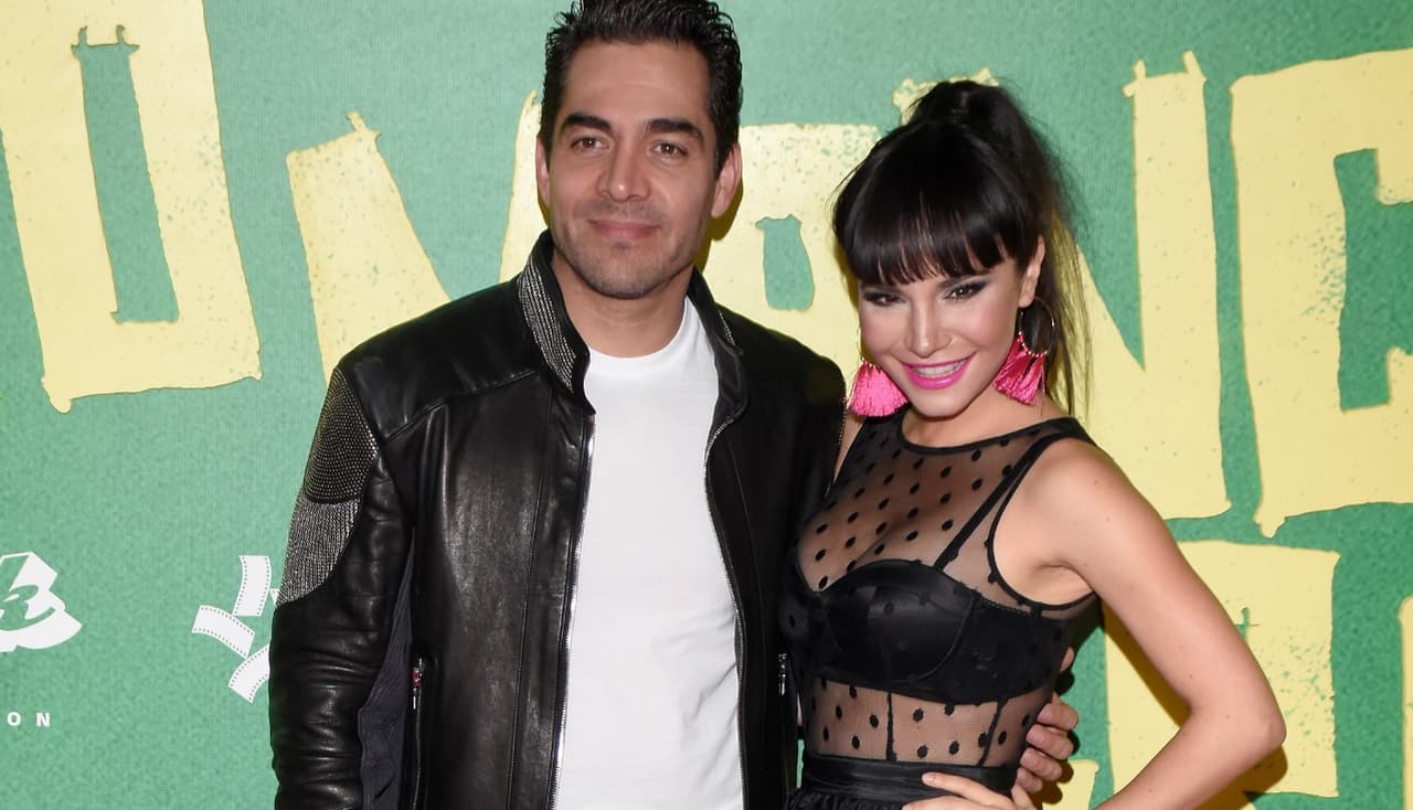 Omar Chaparro y Martha Higareda en la premiere de 'No Manches Frida'