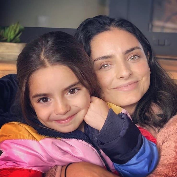 Ni a Aislinn ni a Eugenio, destapan a qué miembro de la familia Derbez es idéntica Aitana Derbez