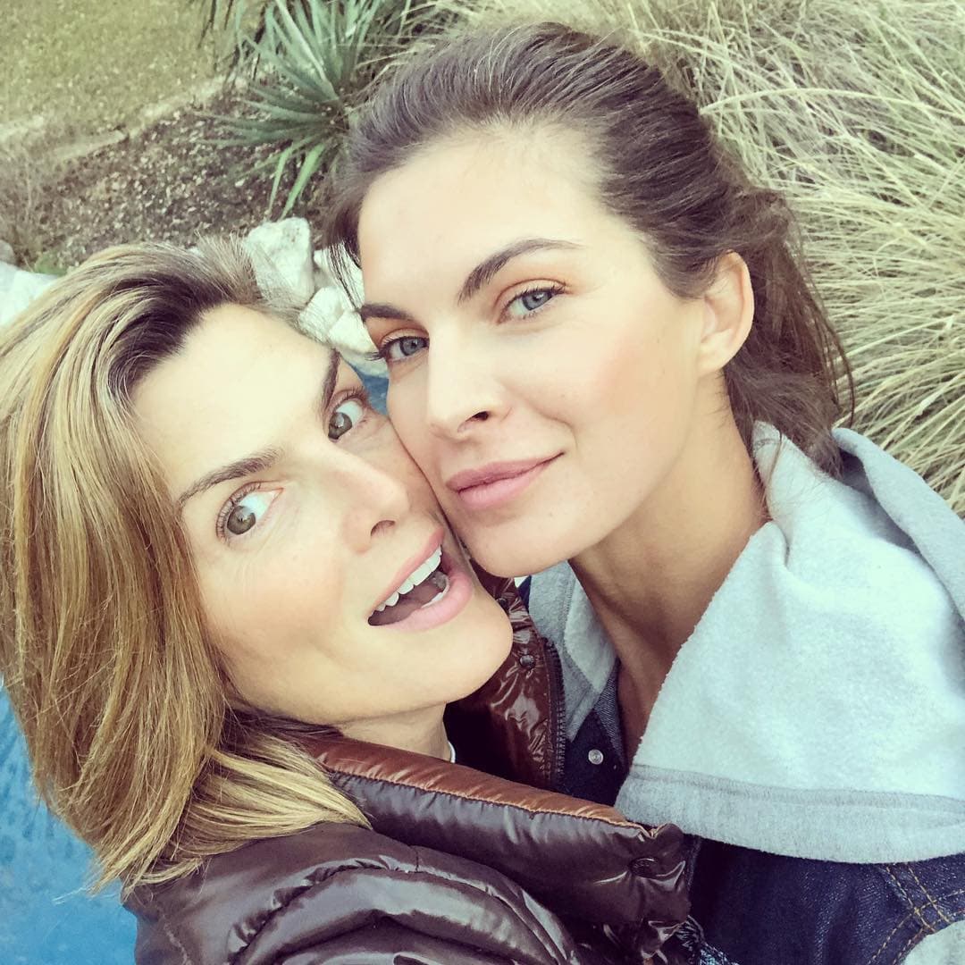 Por muchos años, se rumoró sobre sus preferencias, pero fue hasta el 2016, que abrió su corazón y en una conocida revista, posó por primera vez con su pareja, Yaya Kosikova.