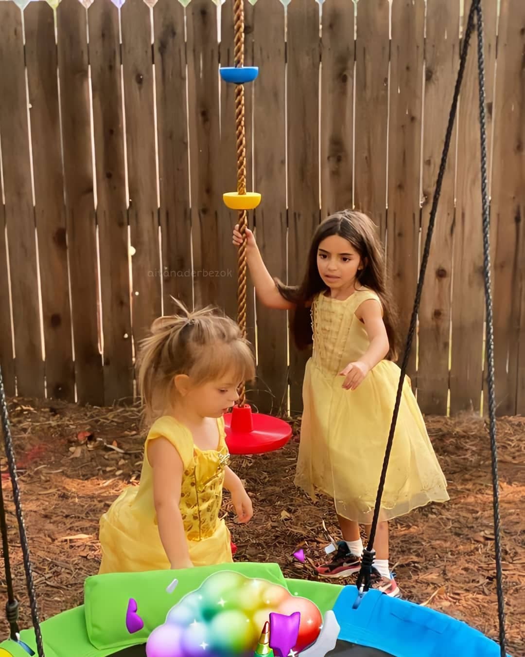 Hace unas semanas, se viralizó en búsquedas de Internet al convertirse una vez más en princesa de Disney y es que durante una tarde de juegos con su sobrina Kailani, ambas lucieron disfraces de ‘Bella’ de la cinta ‘La Bella y La Bestia’.