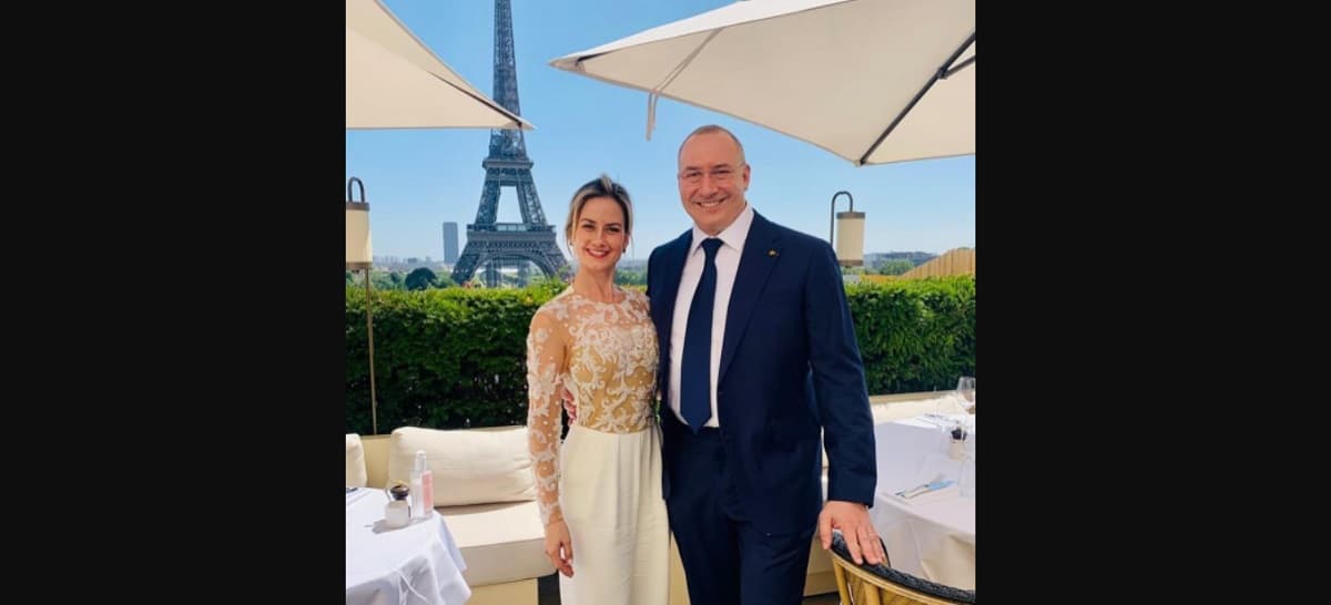 Altair Jarabo, la antagonista de la historia, se casó con el francés Frédérich García en 2021, mostrando detalles de su elegante boda en redes sociales.