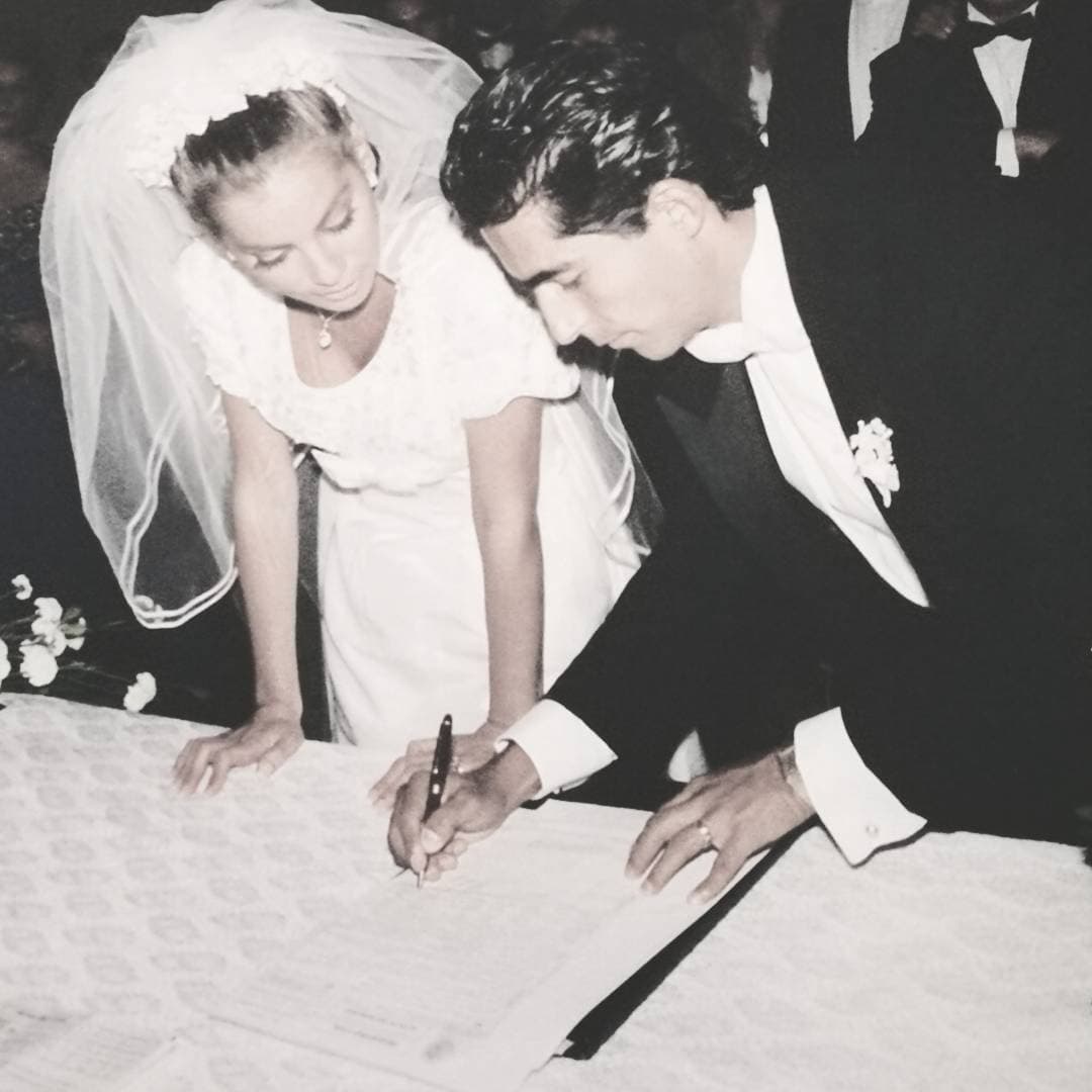 Depués llegaría Fernanda Rodríguez, con quien se casaría el 11 de noviembre de 1995 y tendría dos hijas, Camila y Roberta.