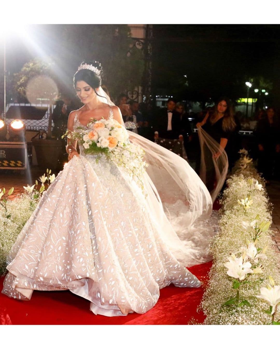 Por su parte, Kimberly Flores también dedicó unas palabras al cantante de la Trakalosa de Monterrey.