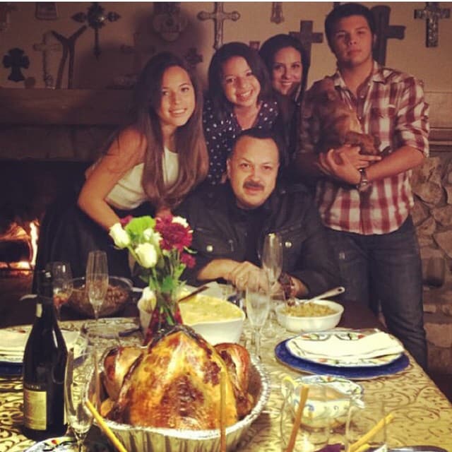 La pareja se conoció en la grabación de un video musical de Antonio Aguilar Jr, hecho que Pepe Aguilar recordó en 2013.