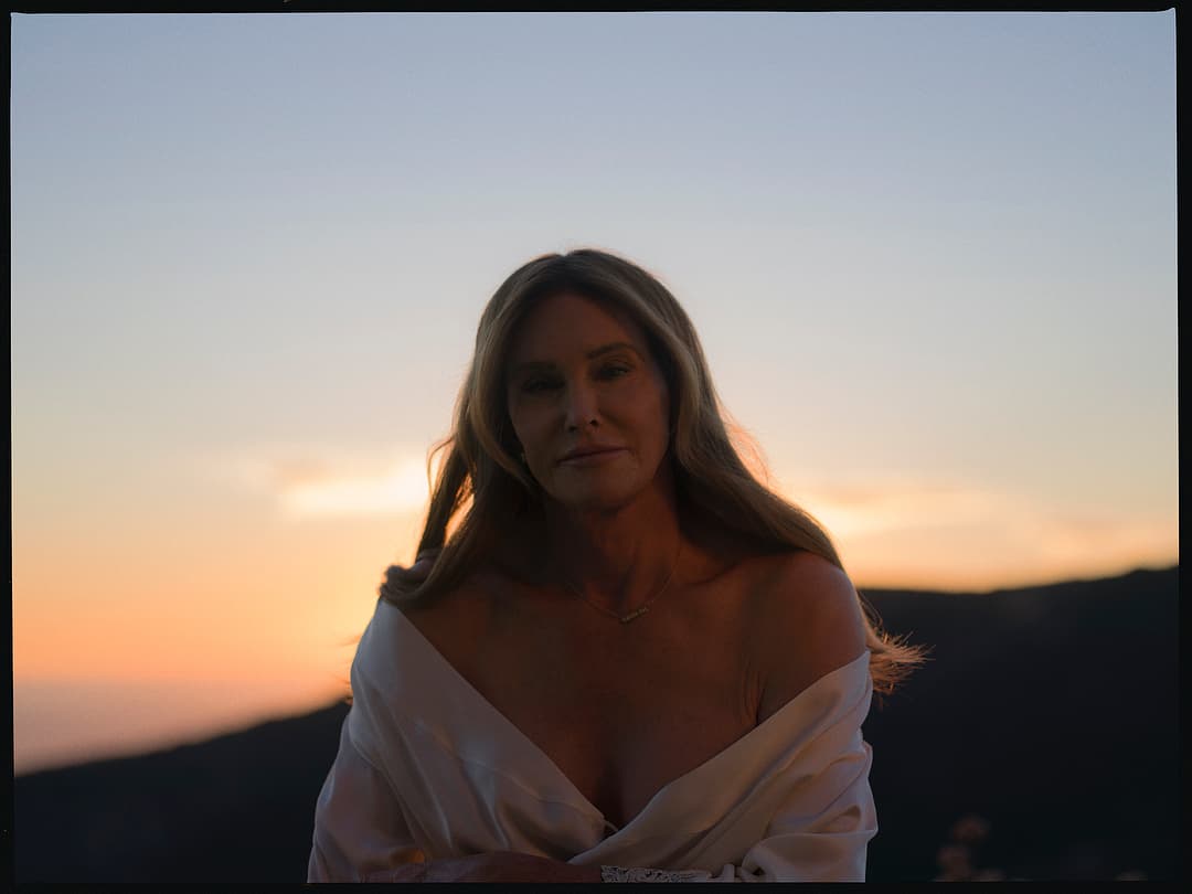 “Fui diagnosticada con una forma de melanoma llamada carcinoma de células escamosas y tuve que someterme a una cirugía en la nariz para removerlo”, declaró Caitlyn Jenner a E! News.