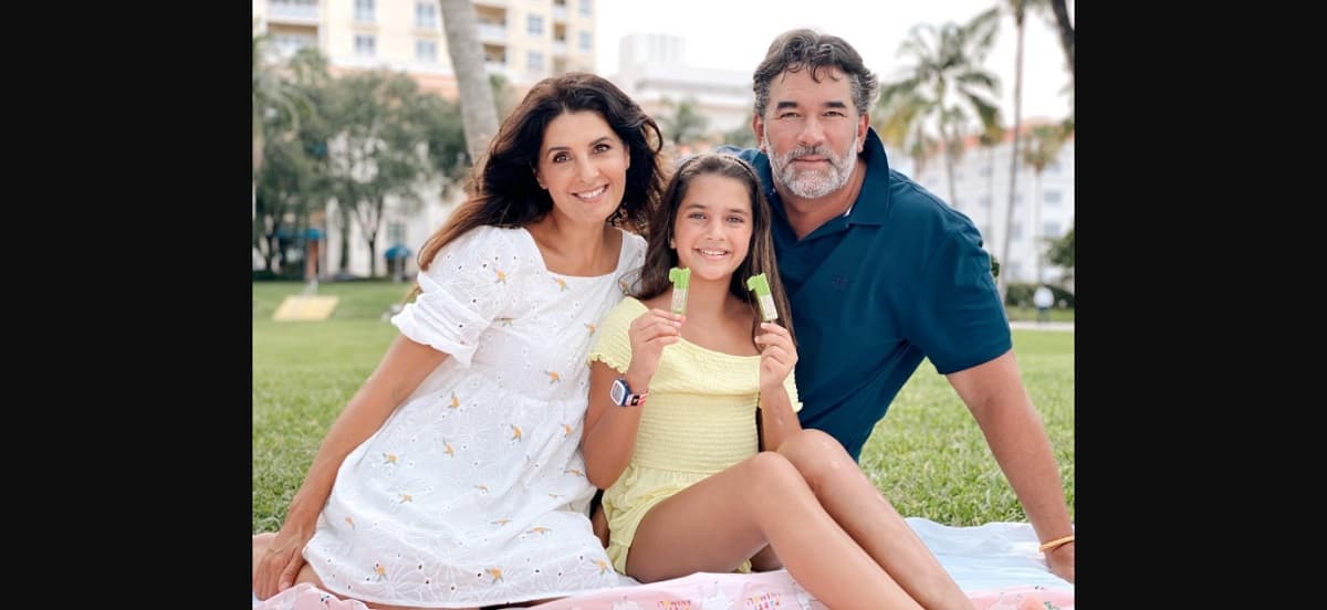 La más pequeña de la familia es Julia, es la única hija que Mayrín Villanueva y Eduardo Santamarina tuvieron en común.