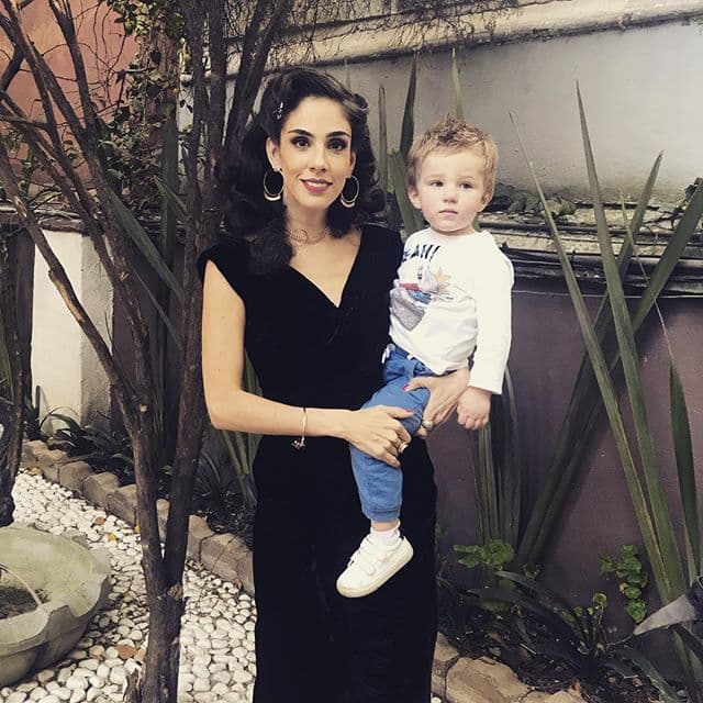 El pequeño Andrés pocas veces se separa de su mamá e incluso la visita en el set durante sus días de filmación.