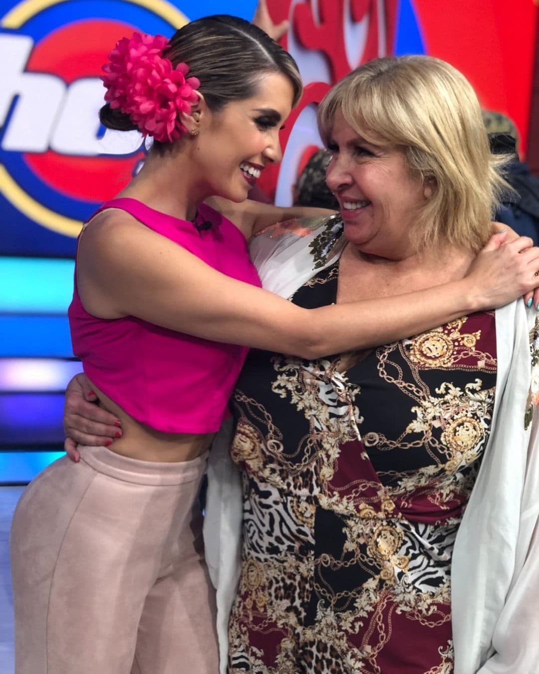 Entre lágrimas y con video, Andrea Escalona muestra cómo depositó las cenizas de Magda Rodríguez