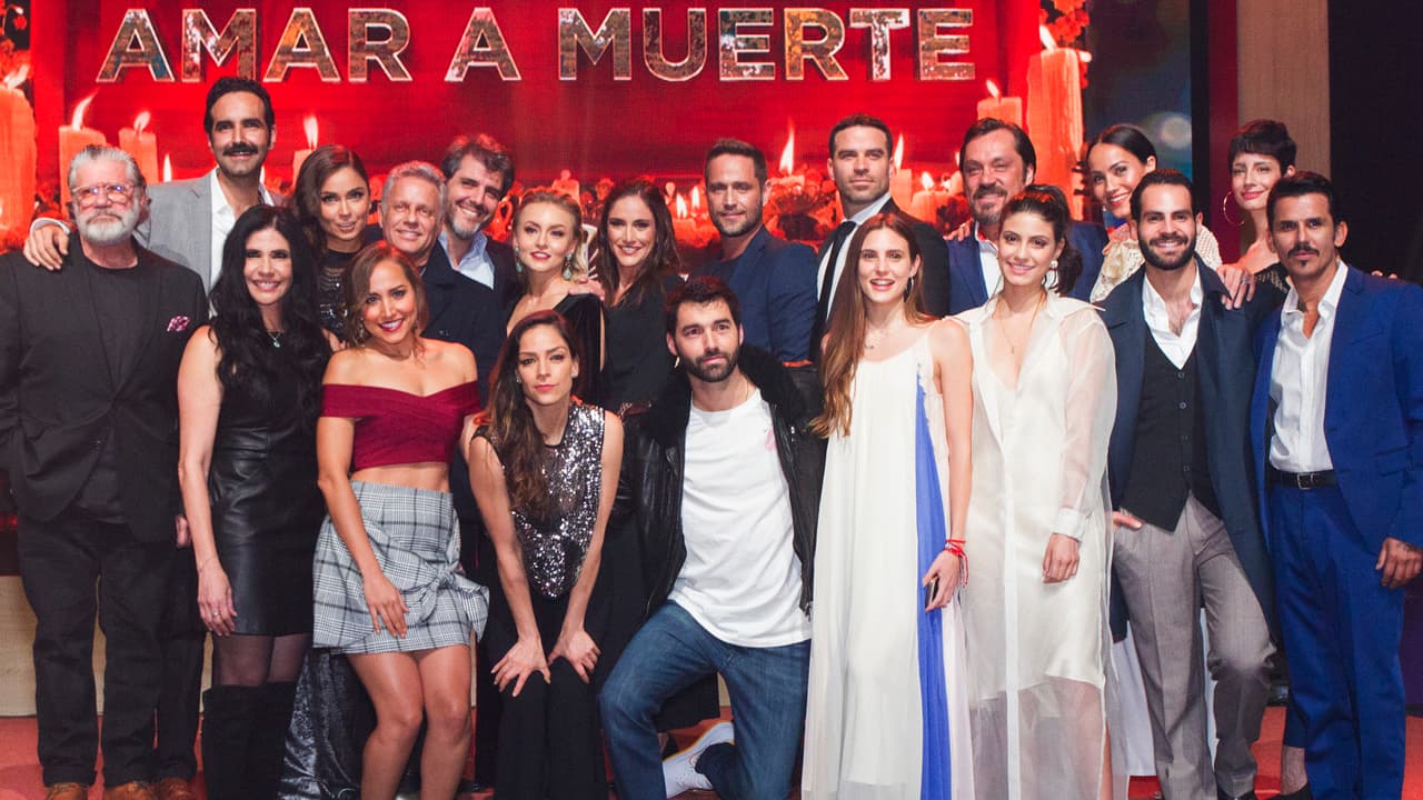Todo el elenco de "Amar a Muerte" acudió a la presentación oficial de la serie, donde invitaron a medios y a presentes a no perderse esta gran historia.