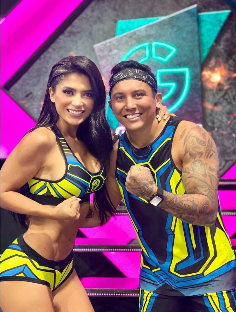 ¡Irreconocible! Kimberly Flores deja sin palabras al publicar, por primera vez, una foto de su fiesta de XV años