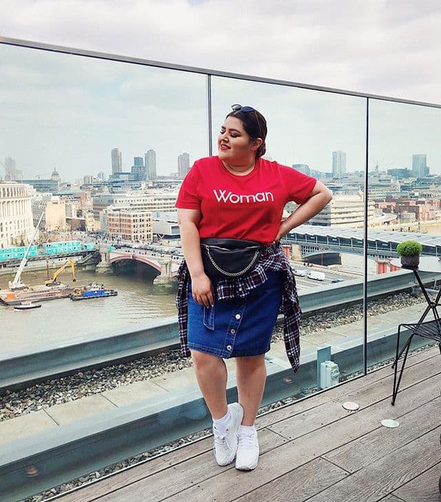 Tips para usar camisetas básicas y crear un 'look' digno de Instagram