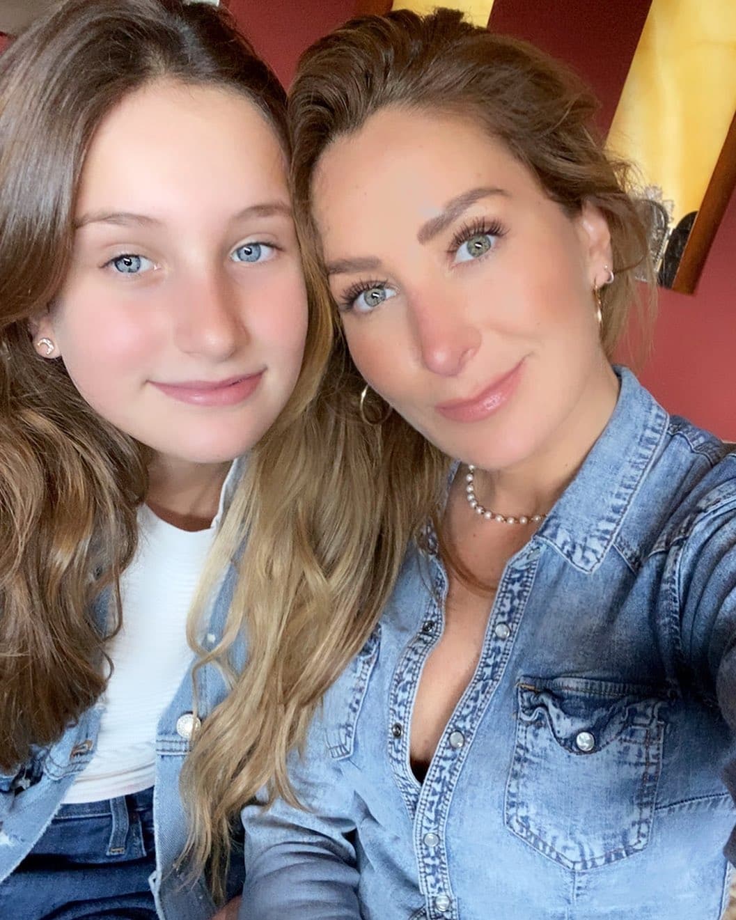 Recientemente, Geraldine Bazán dejó con la boca abierta a sus seguidores de Instagram al aparecer en traje de baño junto a su primogénita Elissa Marie, quien según los usuarios además de ser idéntica a ella, ya está tan grande que parece más su hermana que su hija.