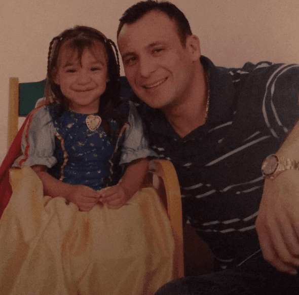 Finalmente, 'El Gallo de Oro' se convirtió en padre de Valentina, su tercera y última hija, quien es conocida en redes sociales como 'La Pollita de Oro'.