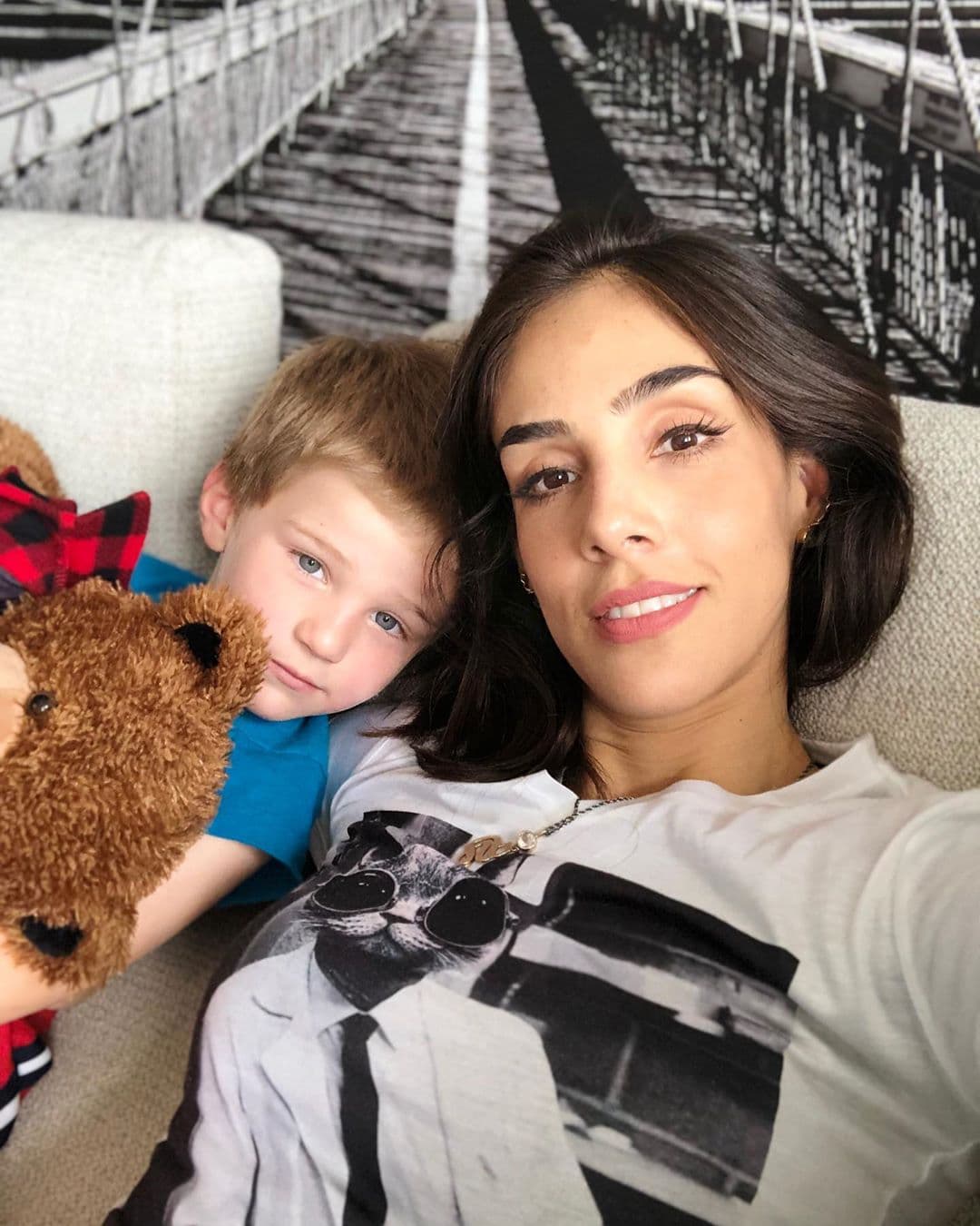 Sandra Echeverría canta junto a su hijo Andrés tema de Adele