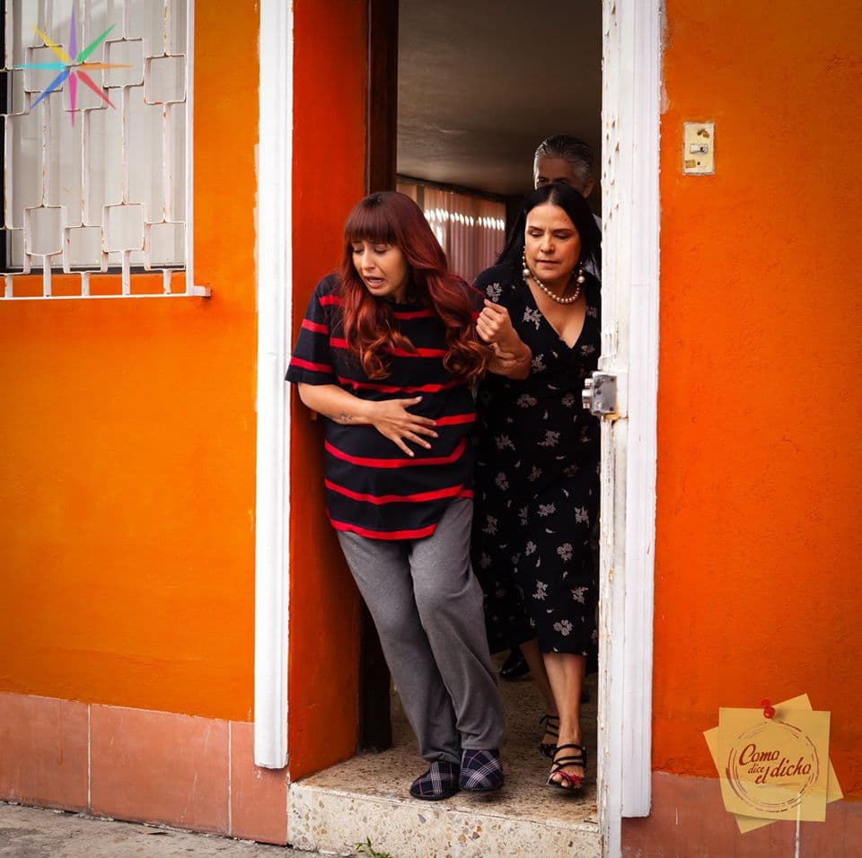 Los padres de Diego corren salvajemente a Andrea de su casa.