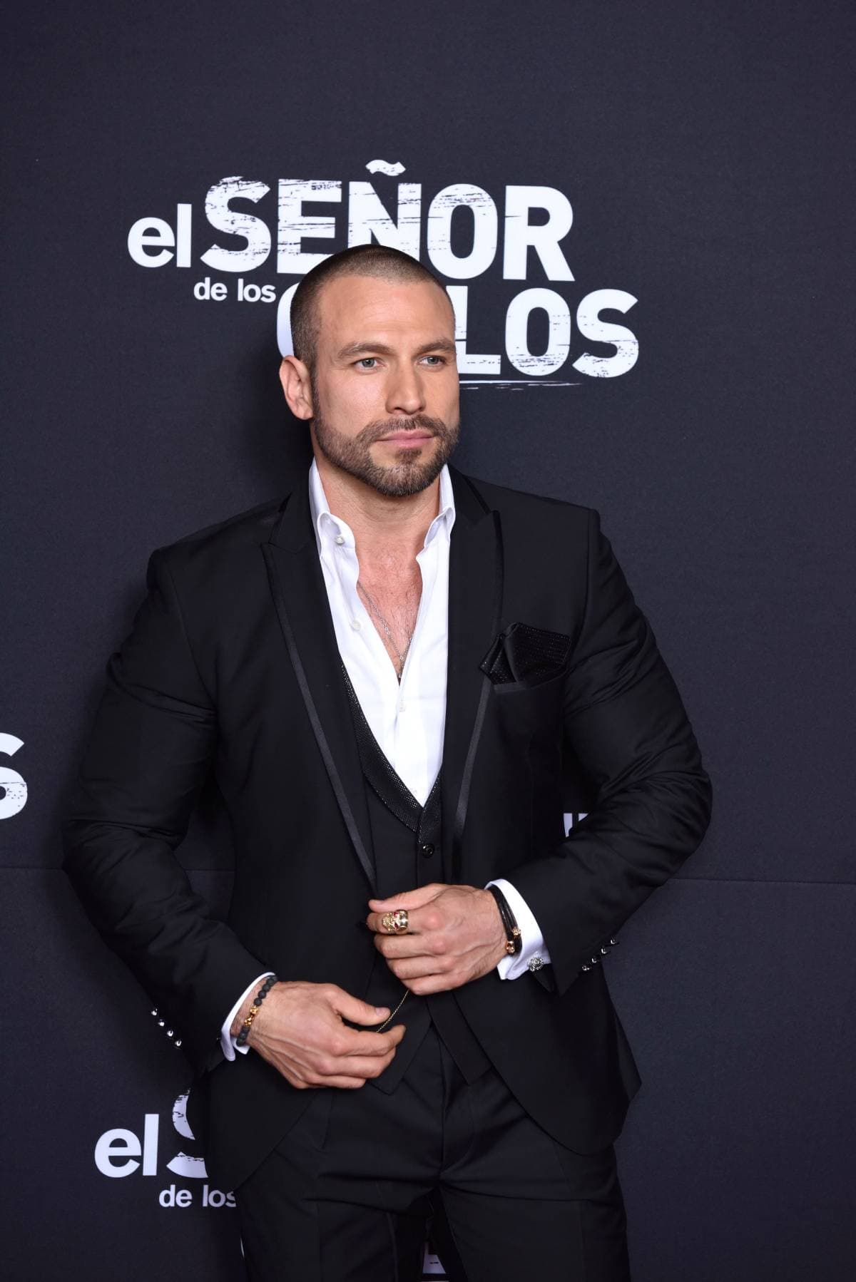 Rafael Amaya por fin presenta a su nuevo amor y revela: ‘Ella es real, la adoro’