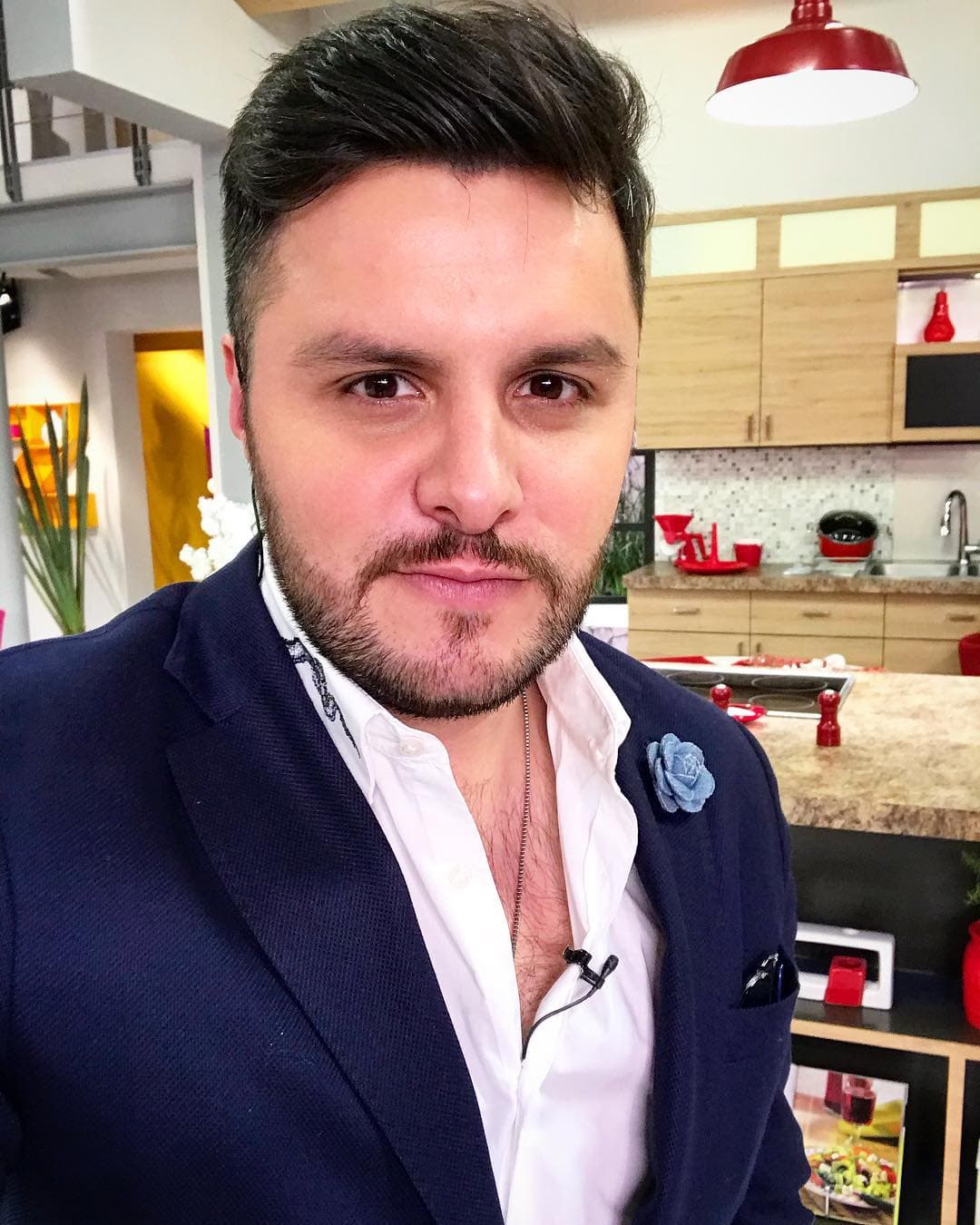 Estudió actuación en Televisa con Patricia Reyes Spíndola.
