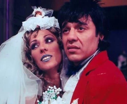 Pese a que no fue el primer programa de Uribe, 'La Hora Pico' (2000-2007) fue el programa donde el comediante se consolidó con personajes como 'Vitor', 'Carmelo', 'Celostina' y 'Poncho Aurelio'. Precisamente con este personaje participó durante dos años en 'Humor es...Los Comediantes' de 1999 a 2001.