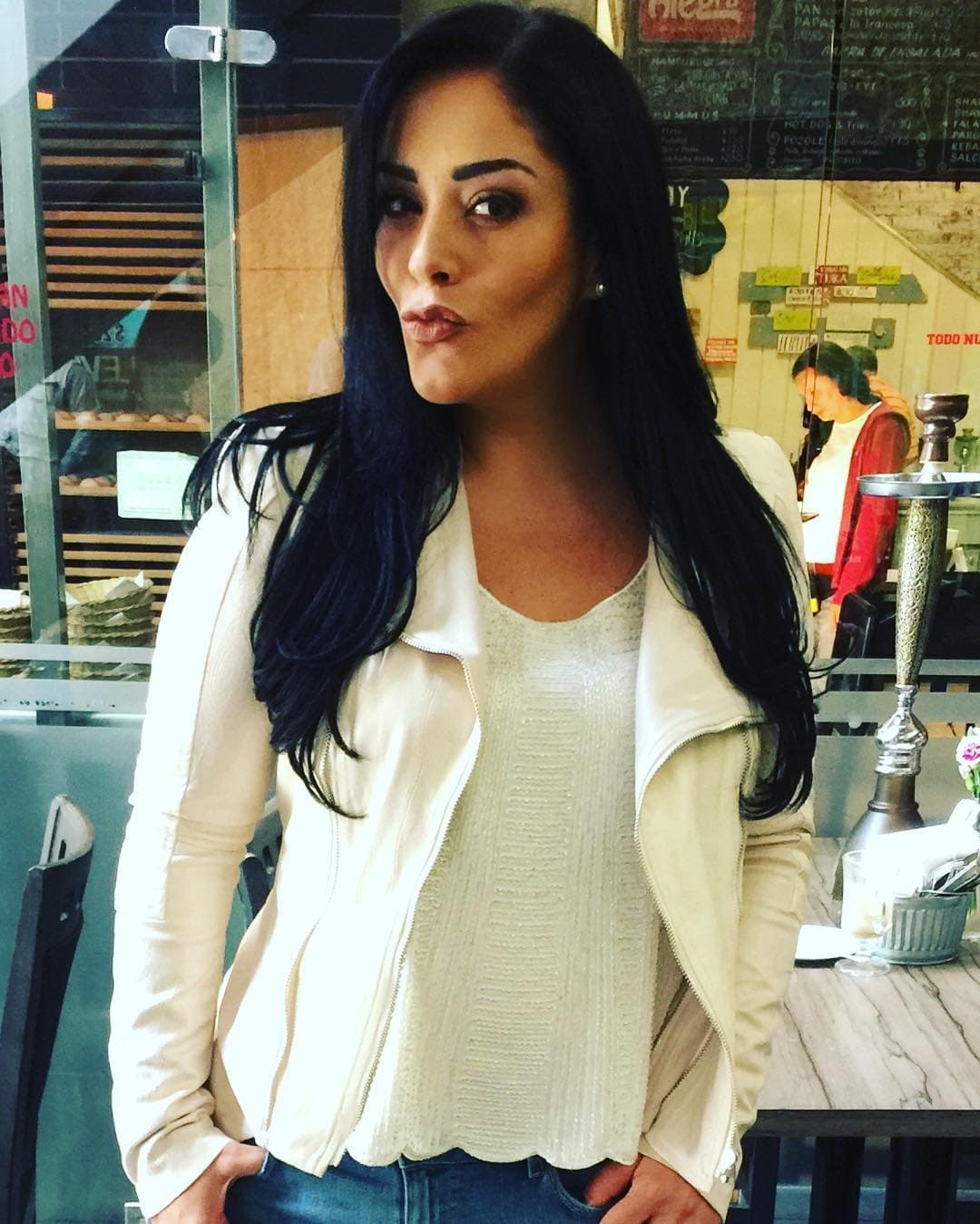 Los comentarios negativos al principio la lastimaron, pero también le hicieron sacar su coraje: "También me sirvieron... a mí me funcionó mucho para sacar valor y salir adelante y hoy por hoy ser la mujer quye soy y estar tan feliz, tan plena y orgullosa de mí".