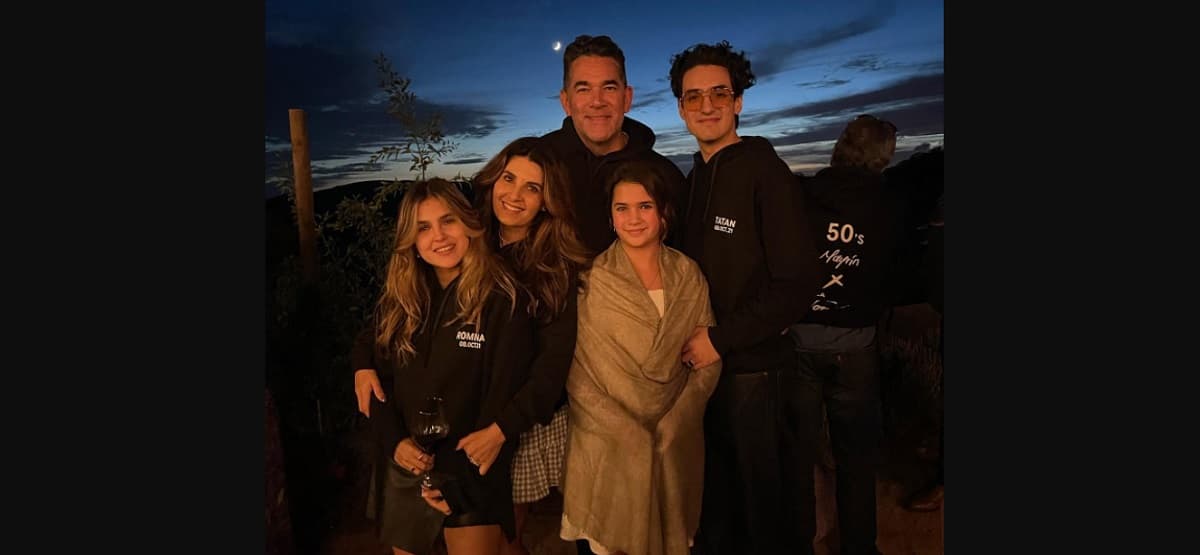 Los protagonistas de telenovelas solo viven con Julia, fruto de su matrimonio, Romina y Sebastián, a quienes Mayrín Villanueva tuvo con su exesposo Jorge Poza.