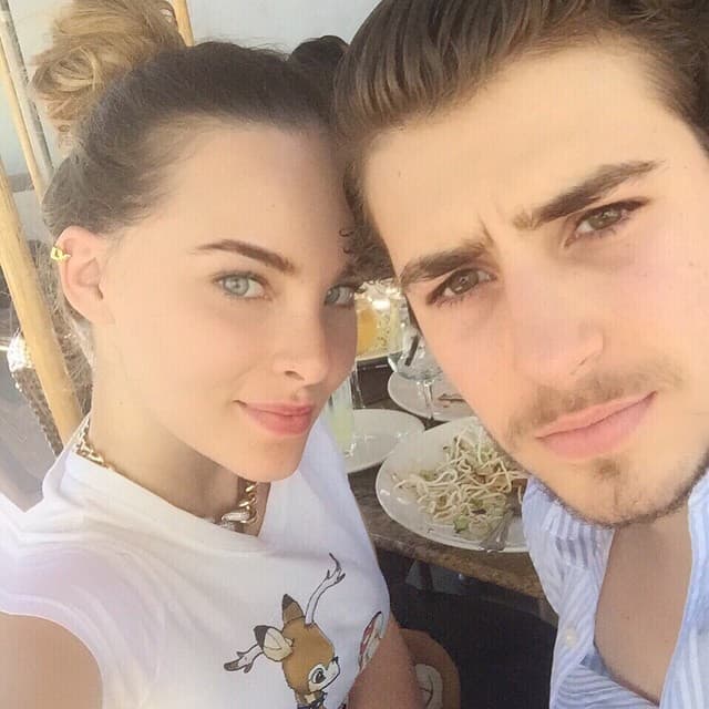 Belinda es la hermana mayor de Nacho, a quien presume constantemente en redes sociales, hecho que le ha valido que muchas seguidoras la llamen ‘cuñada’.