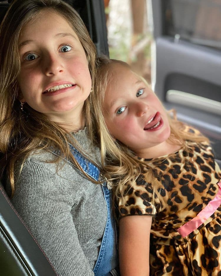 Hija de Gabriel Soto y Geraldine vive encuentro con sus ‘papás’ en grabaciones de ‘Si nos dejan’