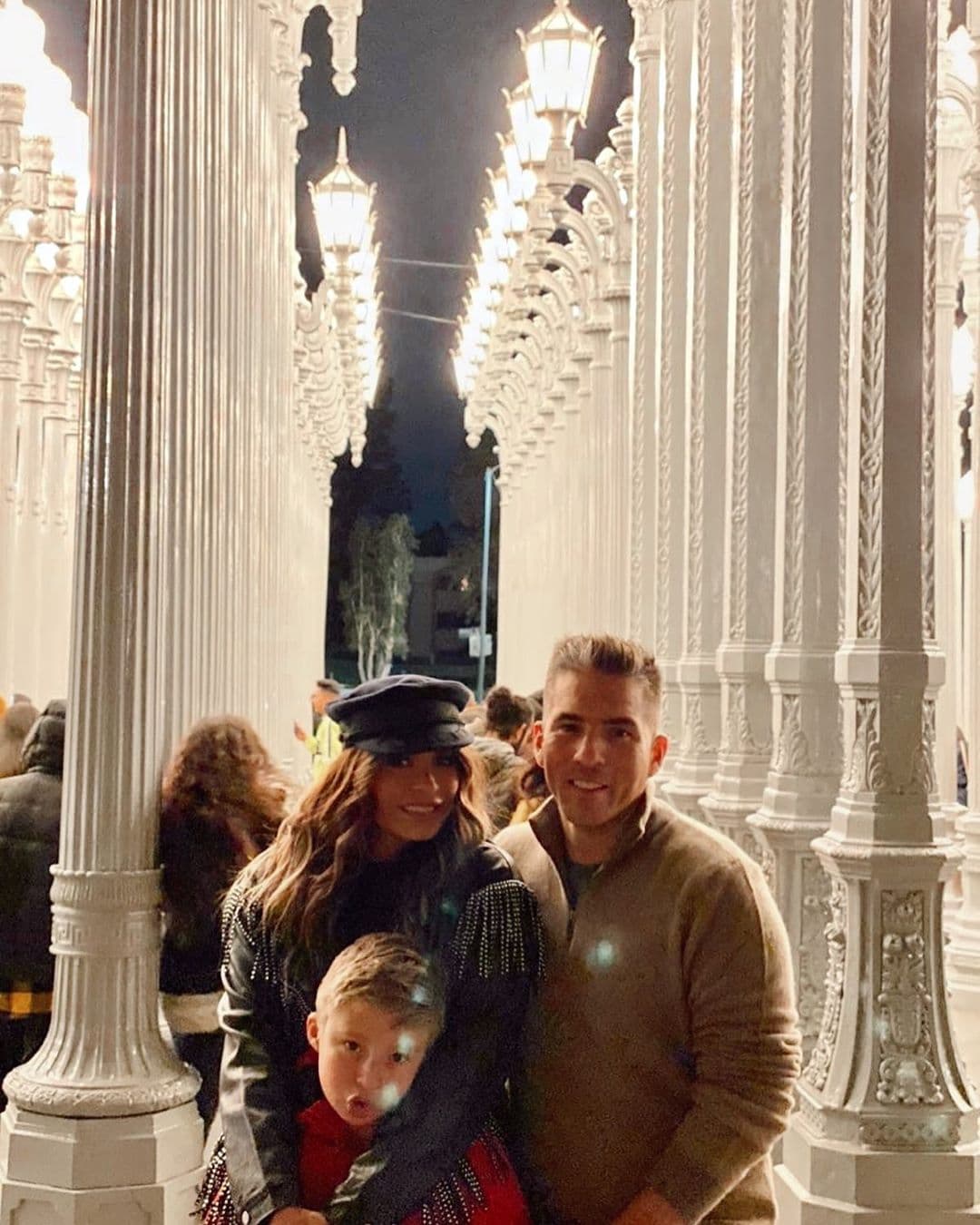 Galilea Montijo junto a su esposo Fernando Reina y su hijo Mateo.