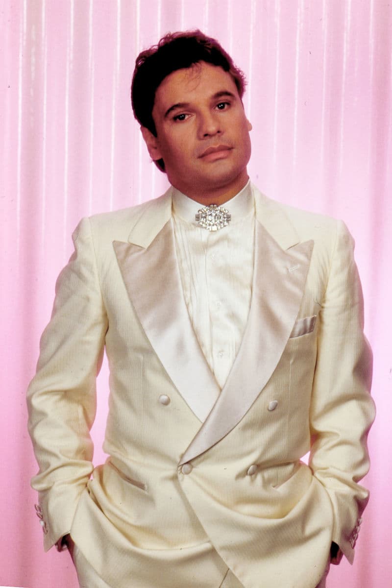 El intérprete tuvo la oportunidad de cantar con grandes artistas como Rocío Dúrcal, Joan Sebastian, Ana Gabriel, David Bisbal, Natalia Lafourcade, Laura Pausini y muchos más.