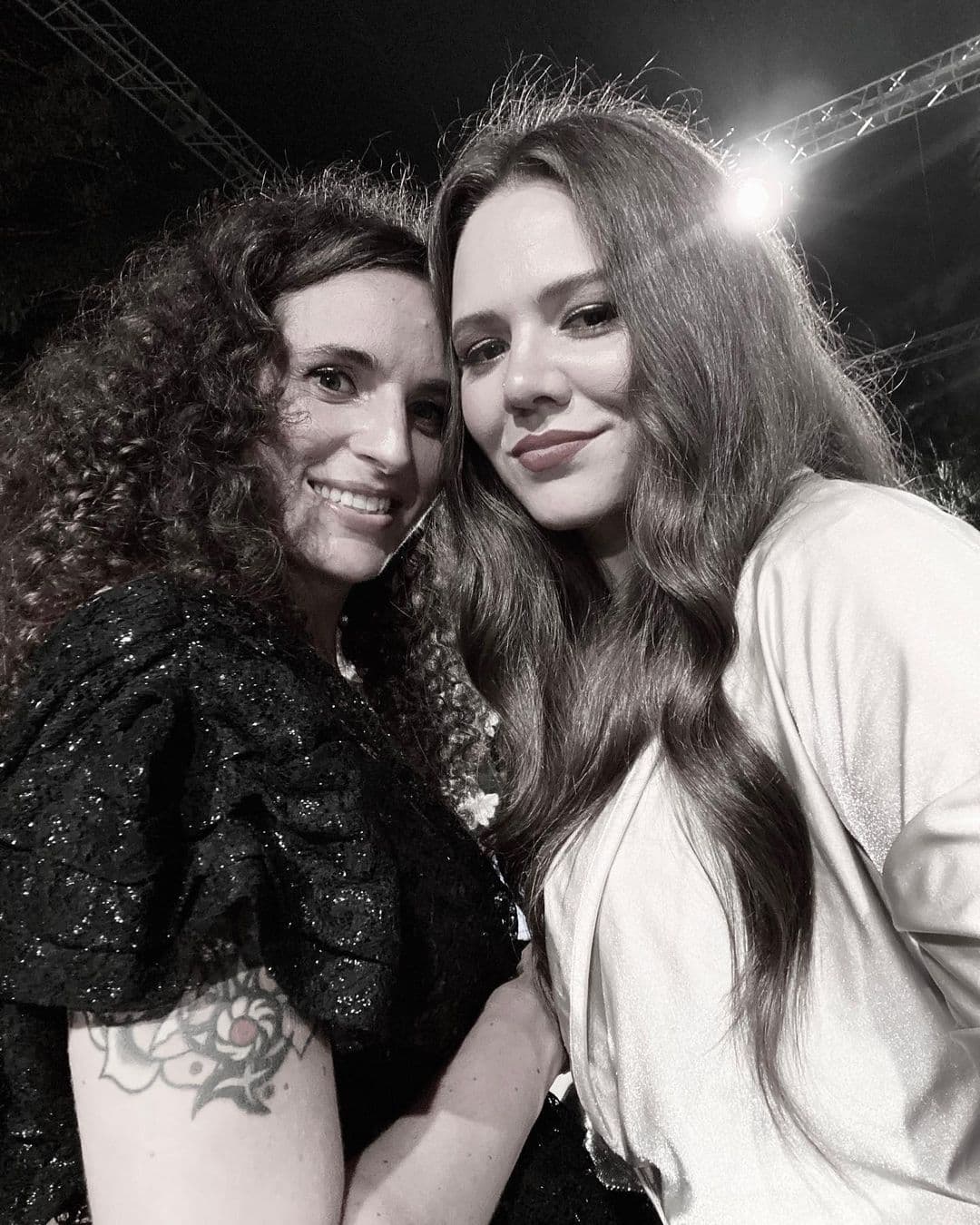 Joy Huerta anuncia el nacimiento de su segundo hijo y lo presenta con fotos desde el hospital