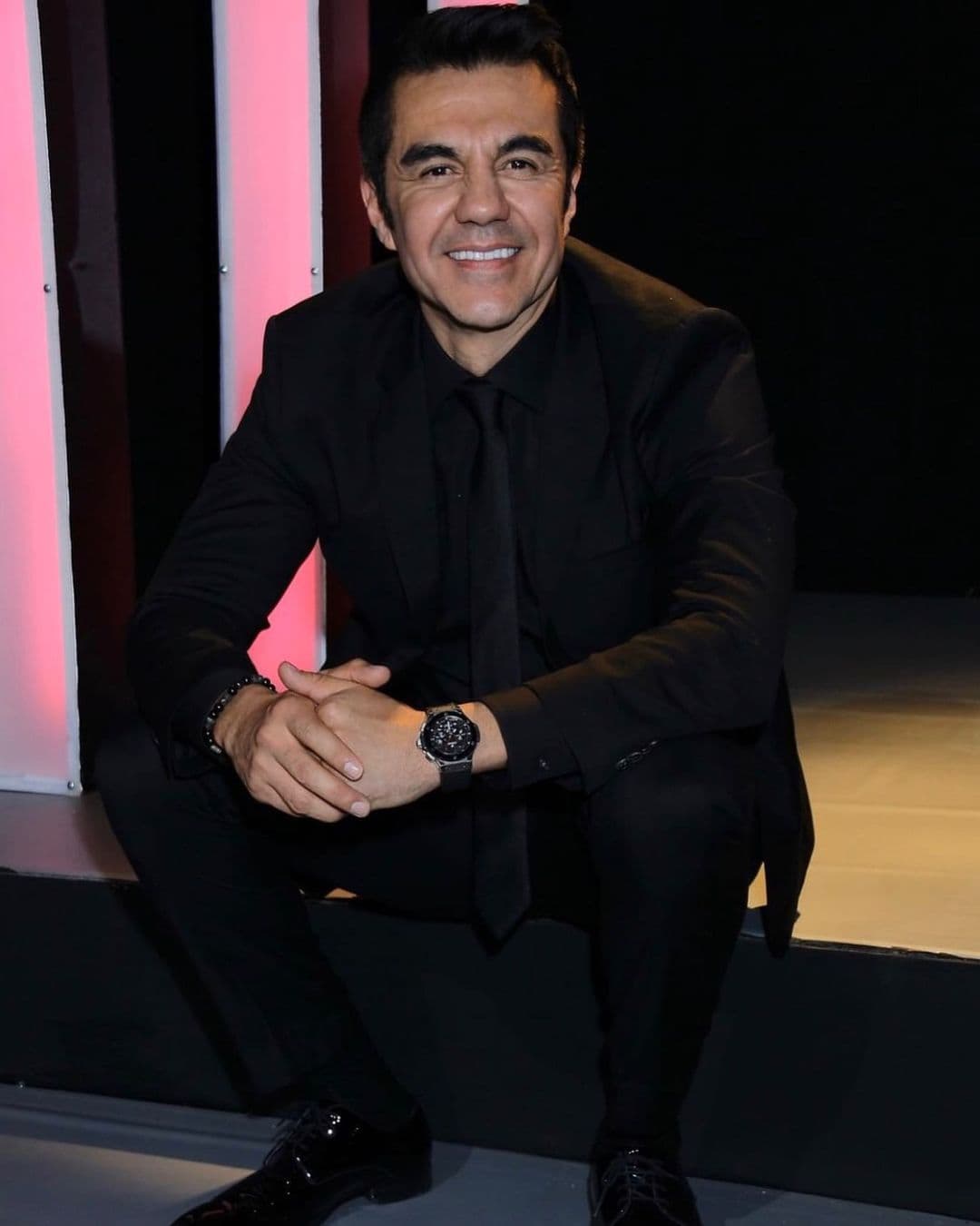 Adrián Uribe llega a los 49 entre susto por sismo, serenata de Omar Chaparro y mensaje de su esposa