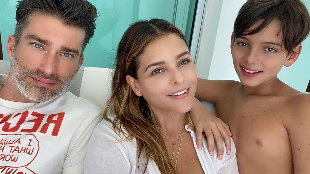 “Mi marido está atrapado en Suiza. Como cuatro semanas va a ser… La verdad es que no quiero ni pensar porque todavía ni siquiera le dicen en la aerolínea cuándo hay de regreso”, comentó.