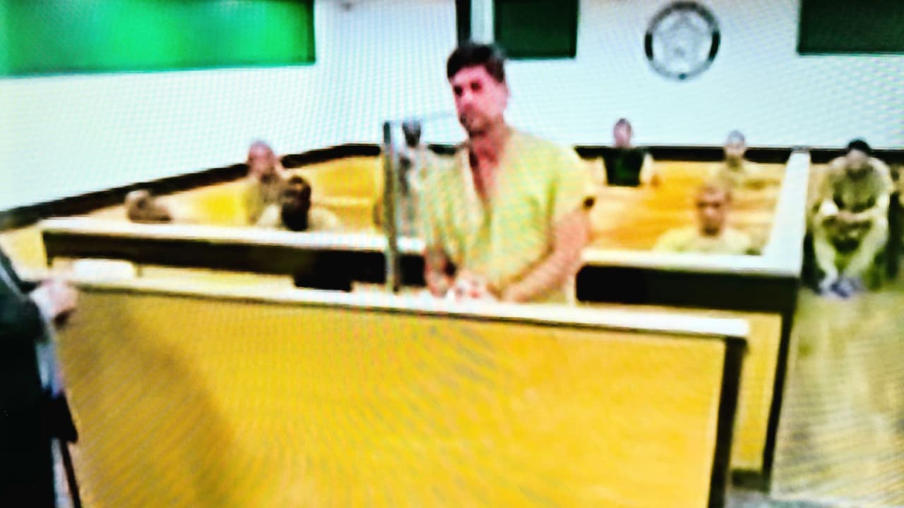 Revelan imágenes de William Levy ante el juez.