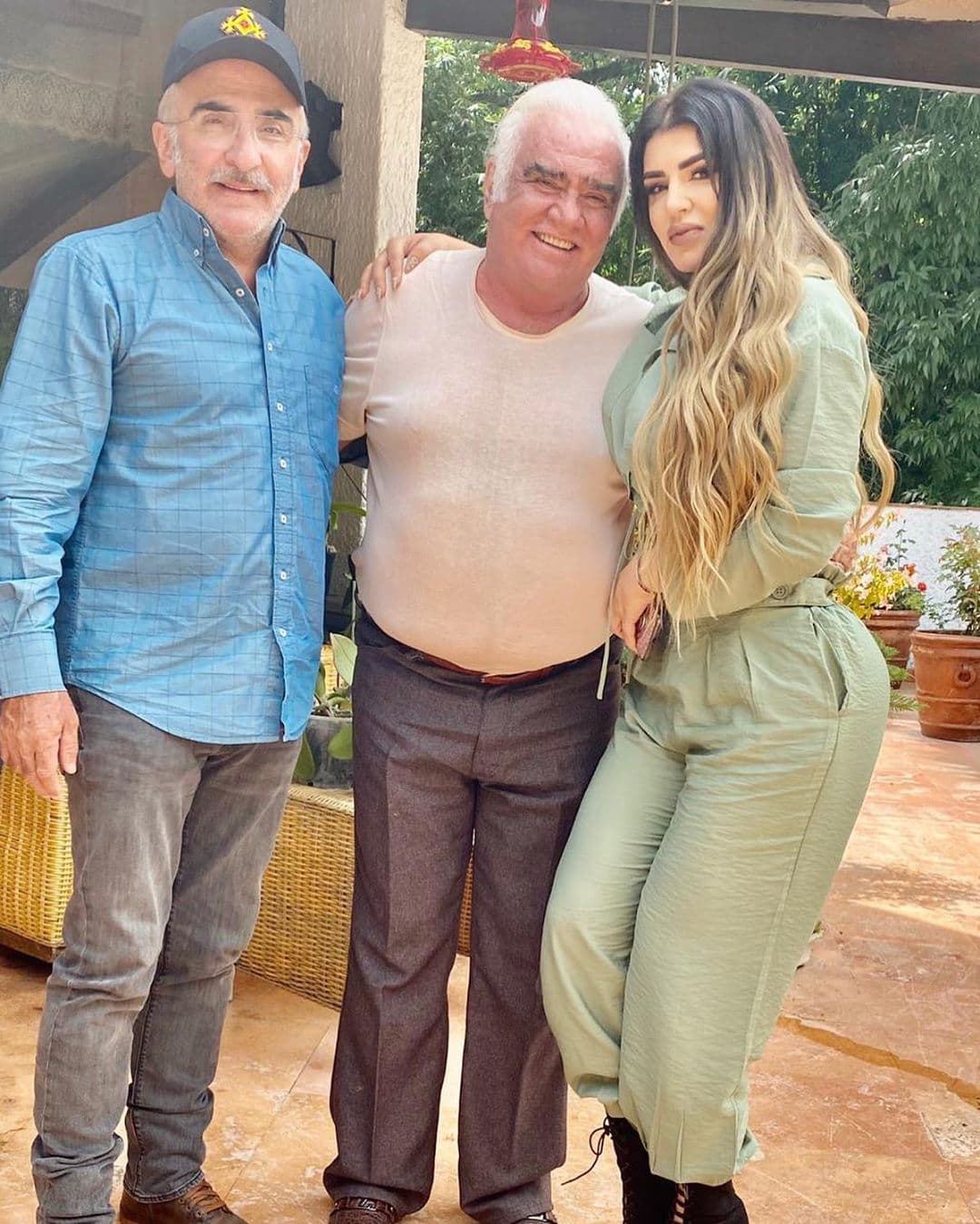 Aunque la empresaria constantemente llama la atención de sus seguidores por sus fotografías, este fin de semana su nombre se volvió tendencia luego de que presumiera el encuentro que sostuvo con Don Vicente Fernández.