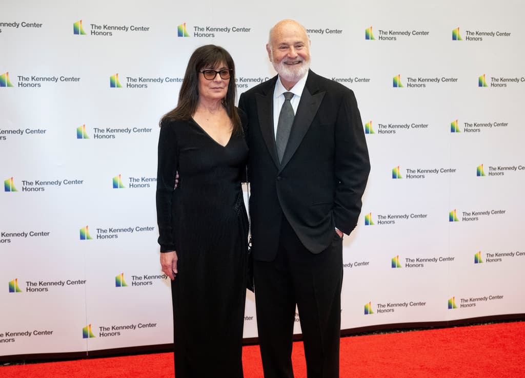 Rob Reiner y Michele Reiner en la alfombra roja de los Kennedy Center Honors en diciembre de 2023.