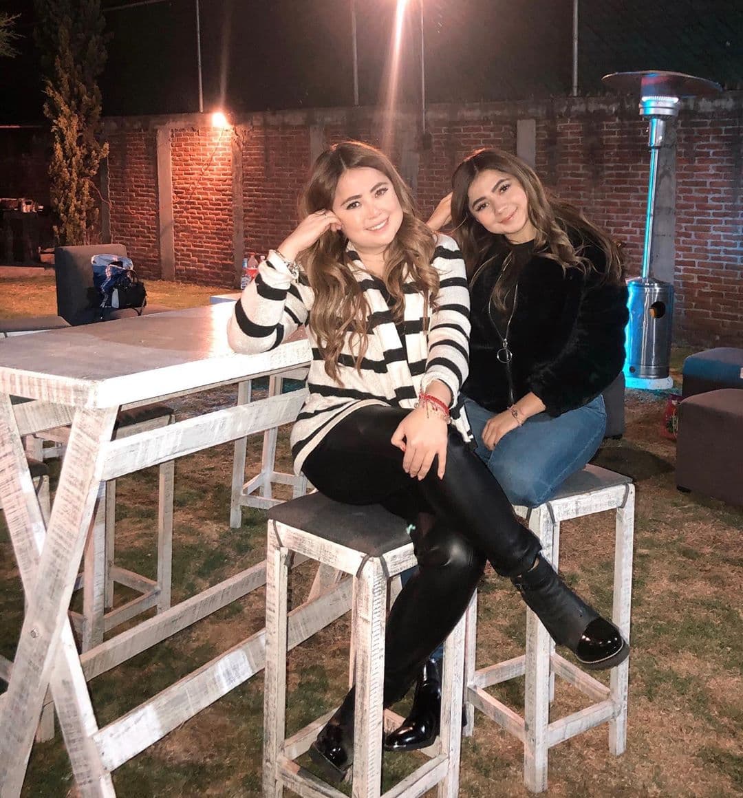 Mariana Botas vive tremendo éxito profesional gracias a la nueva temporada de ‘Una familia de Diez’, donde da vida a ‘Martina’. A través de las redes sociales, la actriz no solo comparte su triunfo con sus seguidores, también da detalles de su vida privada e incluso presume a su familia, en específico a su hermana Andrea, quien luce casi idéntica a ella.