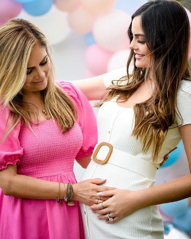 Ximena Navarrete en la revelación de sexo de su bebé.