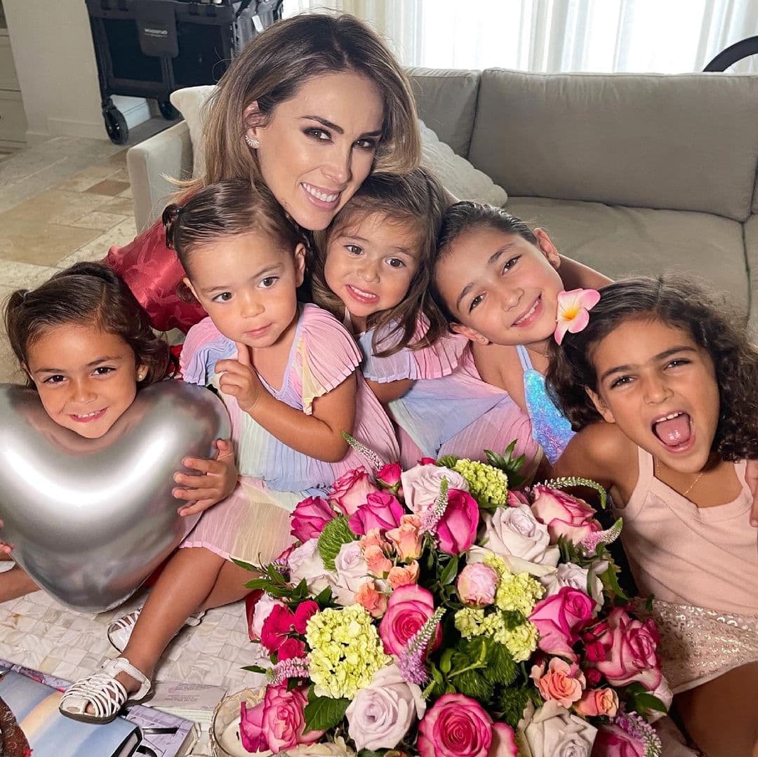 Familia de Jacky Bracamontes crece y presentan al nuevo bebé: 'Bienvenido al mundo'