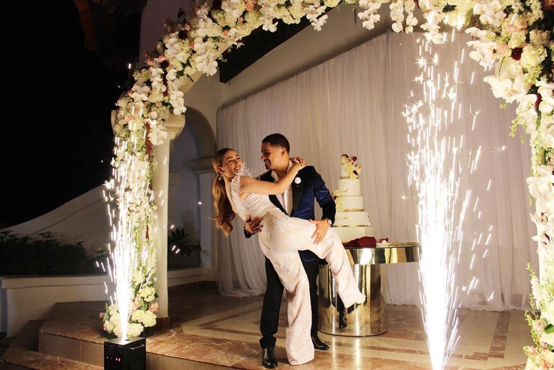 Además, Larry Hernández compartió un video donde se ve a todos los invitados bailando y disfrutando del gran evento.