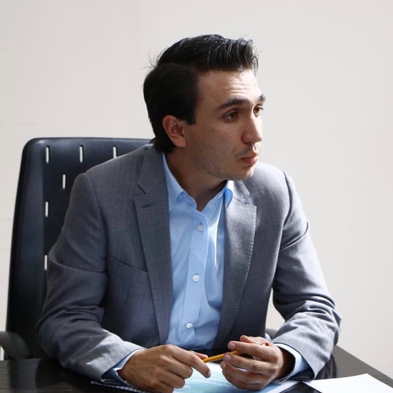 La estrella de televisión se desempeña como encargado de despacho de la Dirección General de Administración del Ayuntamiento de Ocoyoacac.